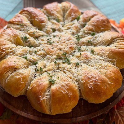 Sourdough Brioche Garlic Herb & Parmesan Snowflake