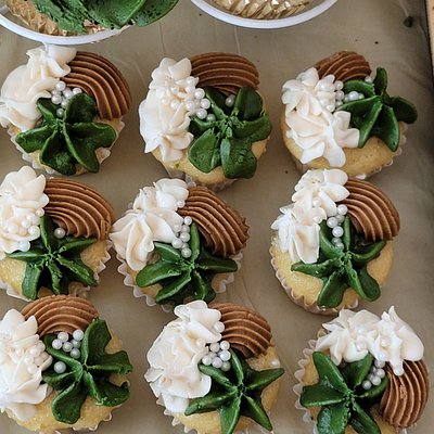 1 Dz Mini Cupcakes (1 Flavor)