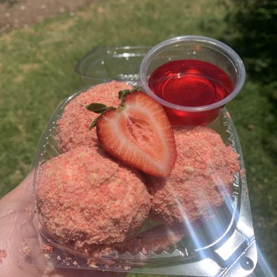 Strawberry Crunch Ice Cream Ballz 🍨🍓