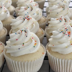 Cupcakes Basic Flavors (1 Doz) 