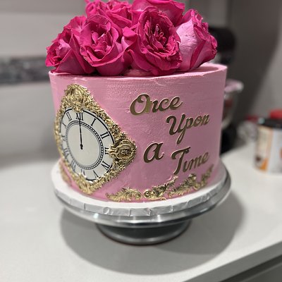 10” Round cake( Feeds 30-36)