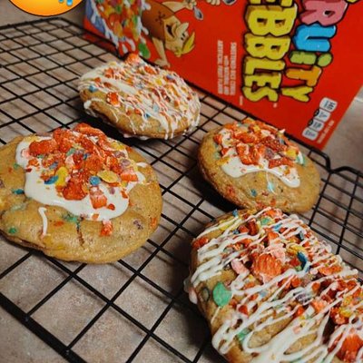 Strawberry Fruity Pebble Cookie