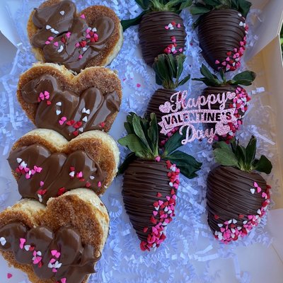 Strawberries With Churro Cheesecake (12 Strawberries)