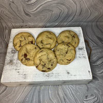 6 Chocolate Chip Cookies