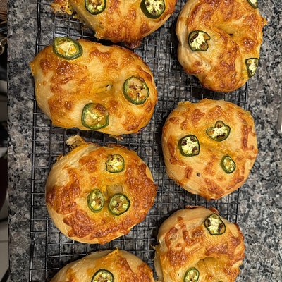 Dozen Cheddar Jalapeño Bagels 