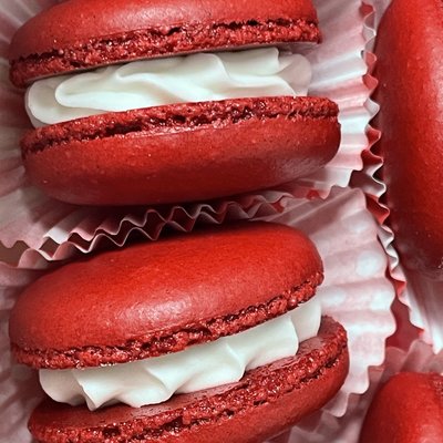 Red Velvet Macarons (12)