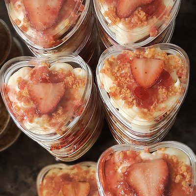 Strawberry Crunch Mini Cake/w Cream Cheese Icing (Premium Specialty)