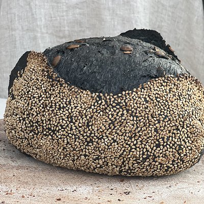     Charcoal & Pumpkin Seed Sourdough – 900g