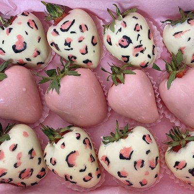 Chocolate covered strawberries - Dozen
