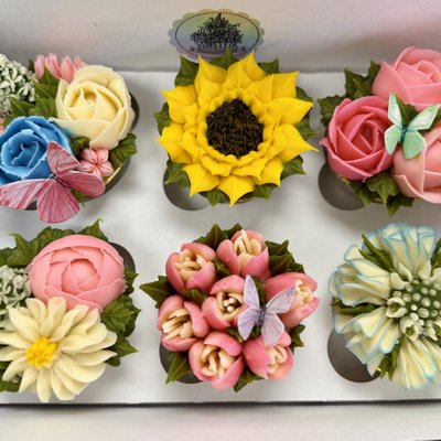 Half a Dozen of Floral Cupcakes 
