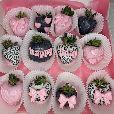 12 Chocolate Covered Strawberries 