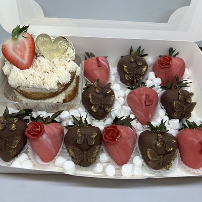 12 ct Strawberries & Mini Tres Leches Cake 