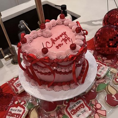 8 Inch Vintage Heart Cake 