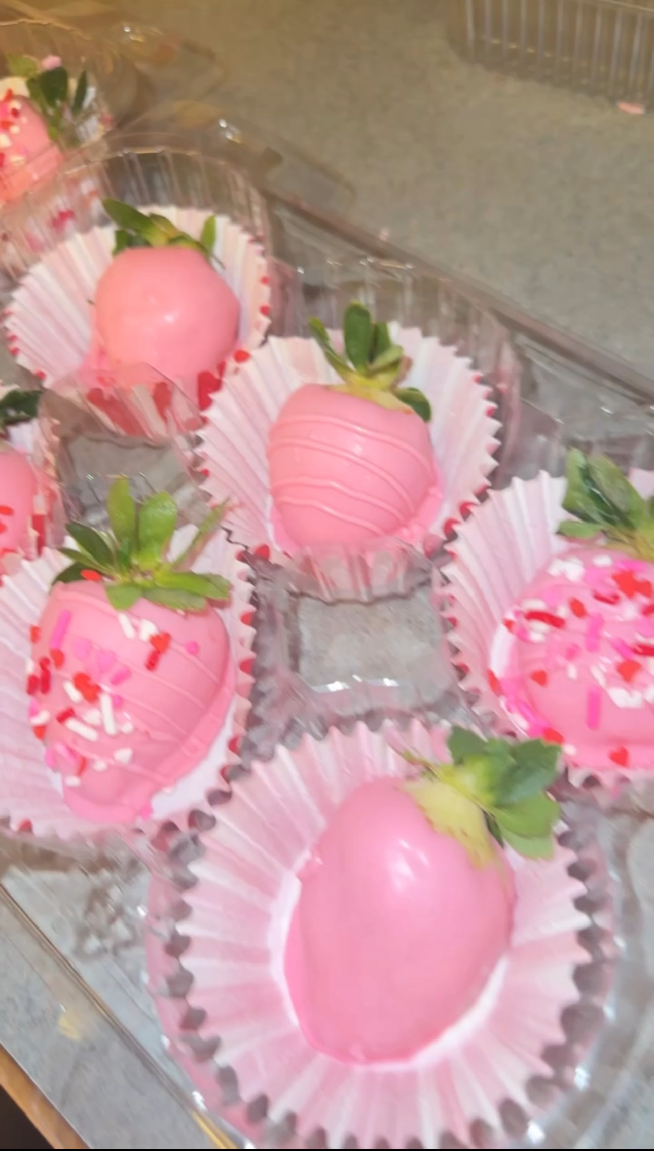 Chocolate strawberries (6)