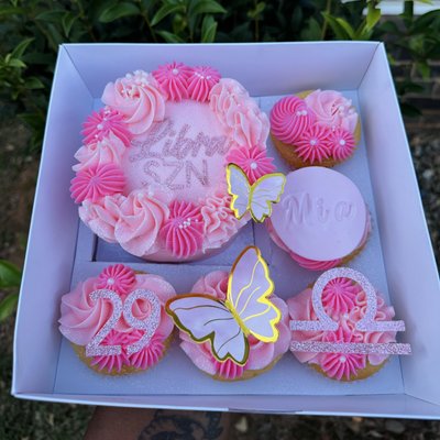 Mini Round Cake + 5 Cupcakes