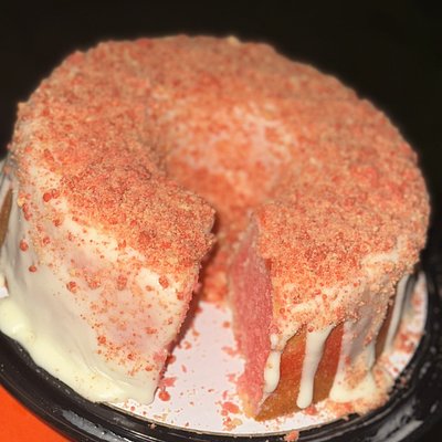 Strawberry Crunch Pound cake 