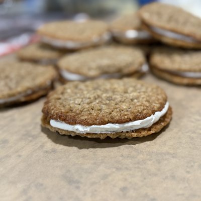 Oatmeal Cream Pies - 6 count