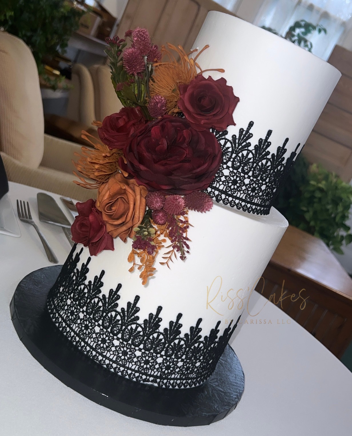 2 Tier Circle Cake / 6 Inch & 8 Inch