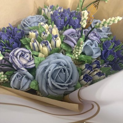 19 Deluxe  Cupcake Bouquet 