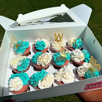 Deluxe Flavored Cupcakes 