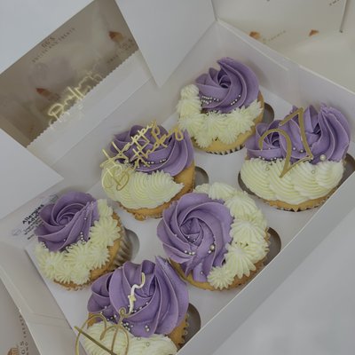 Cupcakes with 3 Toppers (Box of 6)