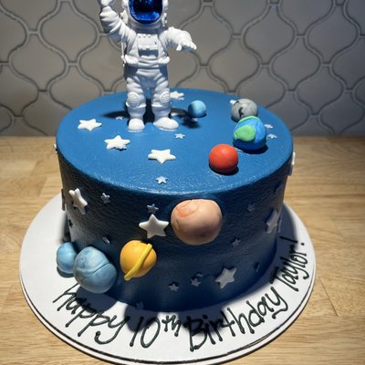 2-Layer 7” Cake (serves 10-12) 