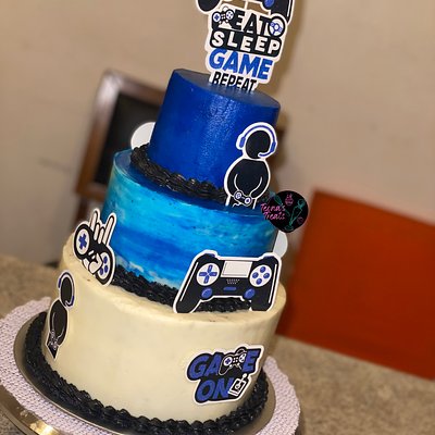 3 Tiered Cake ( 4in + 6in + 8in ) 