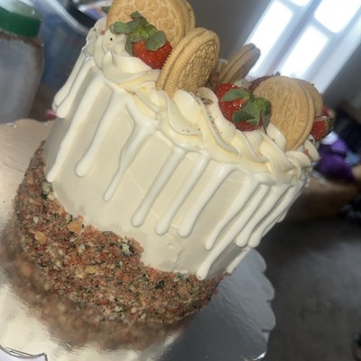 6 Inch Strawberry Krunch Kake 