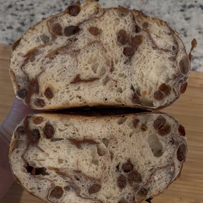Large Cinnamon & Raisin 