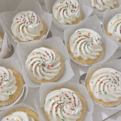 Vanilla Signature Cupcakes 