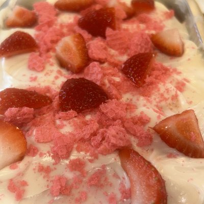 STRAWBERRY CRUNCH Mini cake 