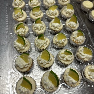 Mini Key Lime Pies . 