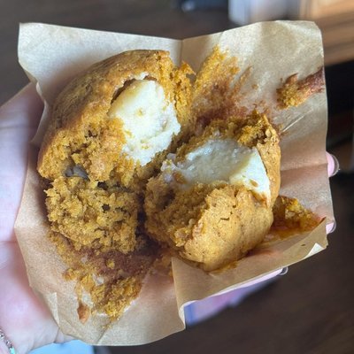 Pumpkin Muffins W/ Cream Cheese Filling 6ct