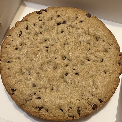 Chocolate Chip Cookie Cake (9”)