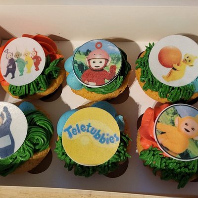 6 Vanilla Cupcakes 