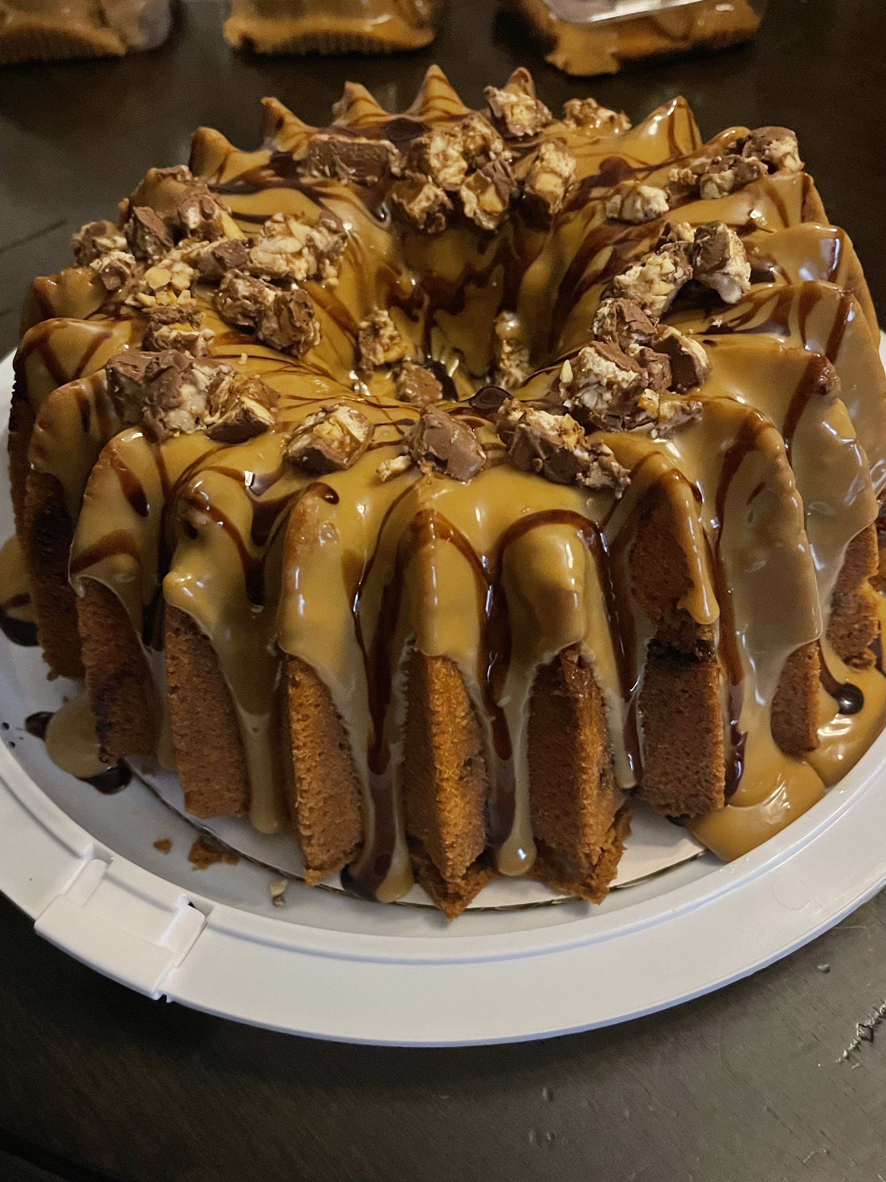 Snickers Pound a Cake
