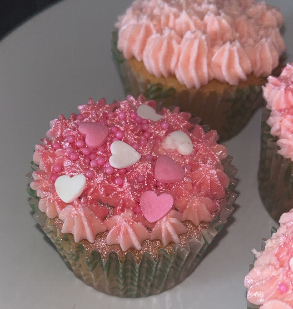 4 Valentines Vanilla Cupcakes 