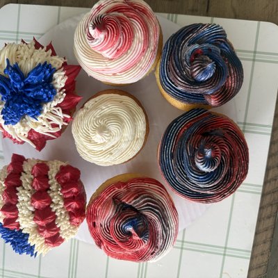 Custom holiday Cupcakes 