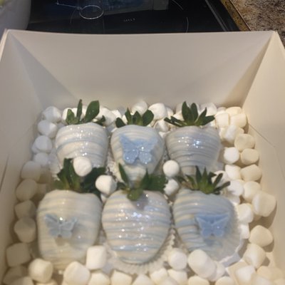 HALF DOZEN OF SIMPLE DESIGN CHOCOLATE COVERED STRAWBERRIES 🍓🩷