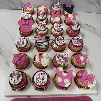 Custom Cupcakes (24) 