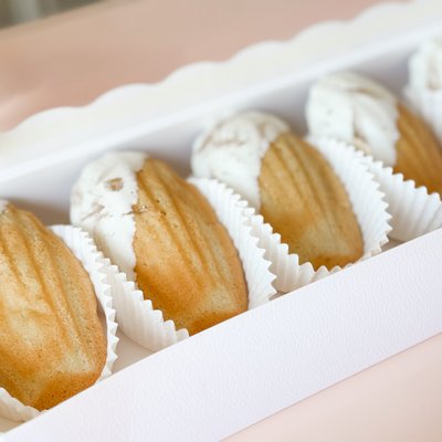 1/2 Dozen Dipped Madeleines