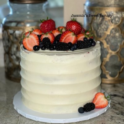 Betty Berry Chantilly Cake