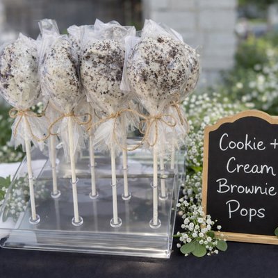 Cookies And Cream brownie Pop