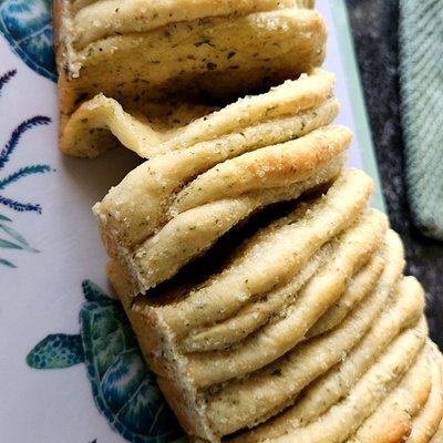 Sourdough Buttery Garlic Pull Apart Bread 