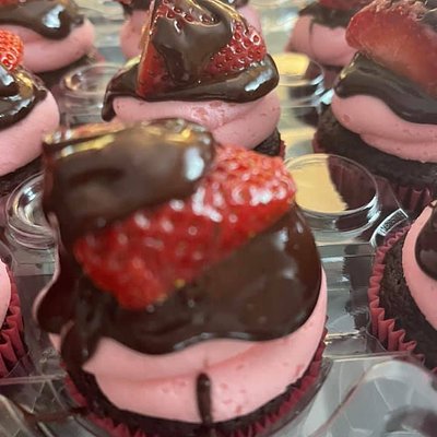 Cupcakes - Chocolate Covered Strawberry