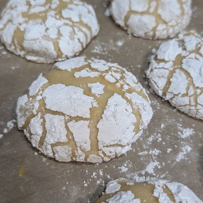 Cheesecake Stuffed Lemon Crinkle Cookies 