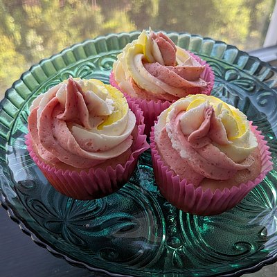 Strawberry Lemonade Cupcakes