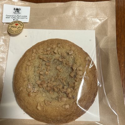 Caramel Stuffed Cookies With Toffee Topping!