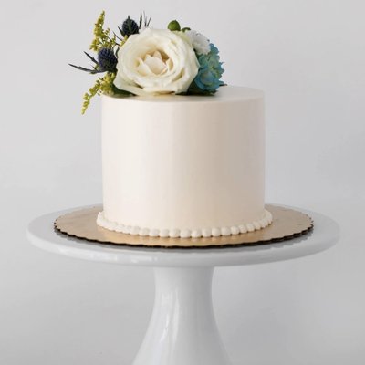 8” Pearl Base Cake (serves 20 Guests)
