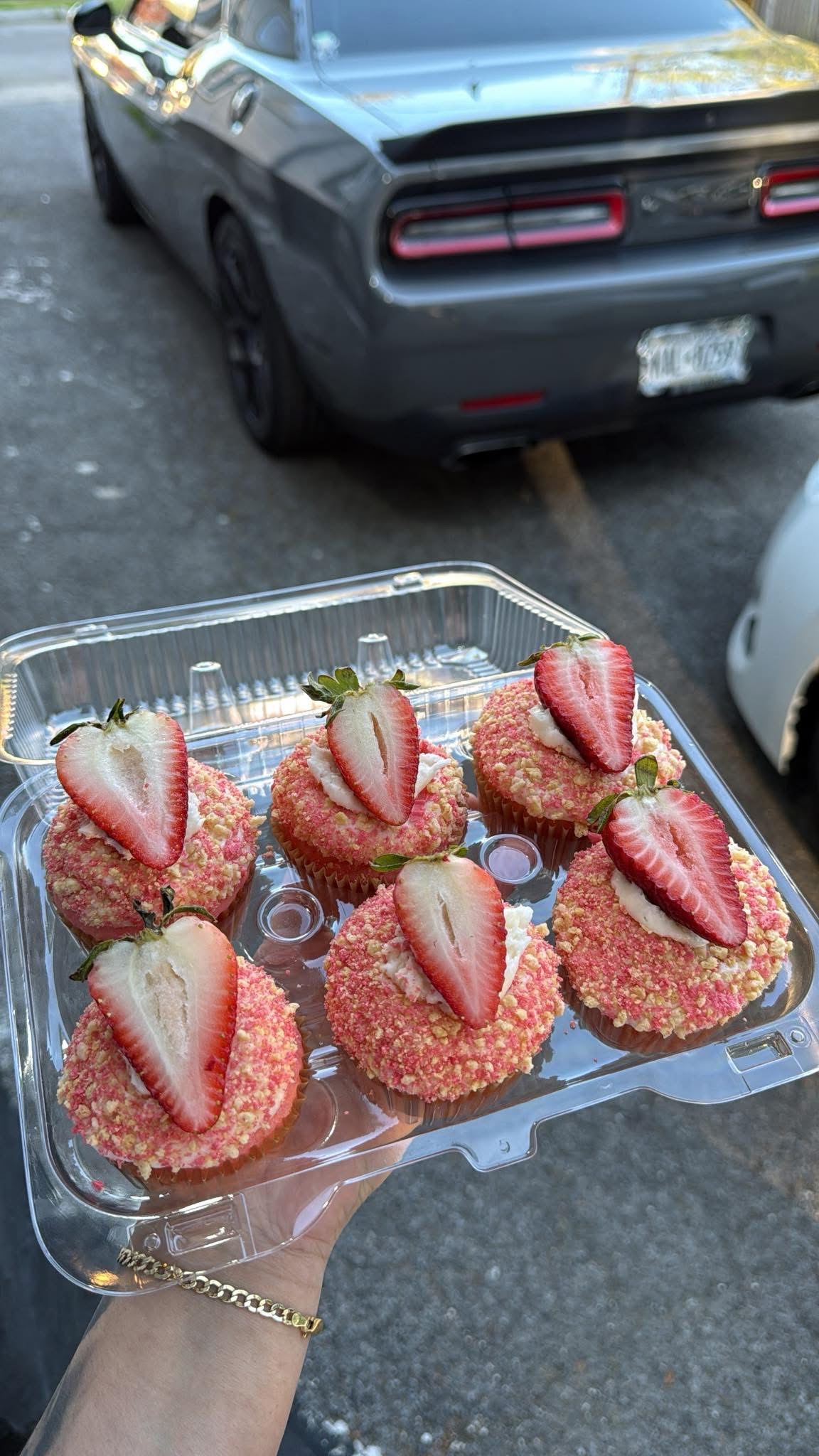 Strawberry Crunch Cupcakes 